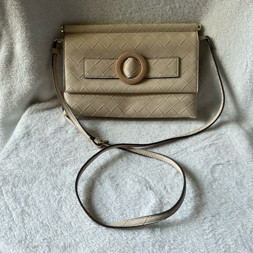 Steve Madden Purse Beige Quilted Crossbody Bag Zipper Adjustable Strap